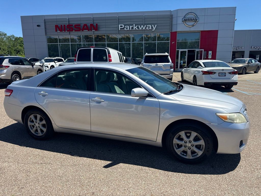 Classic Silver Metallic 2011 Toyota Camry Sedan Front-Wheel Drive 6-Speed Automatic Overdrive