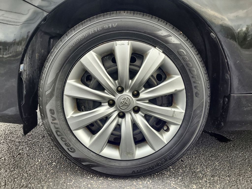 2013 Toyota Corolla LE 10