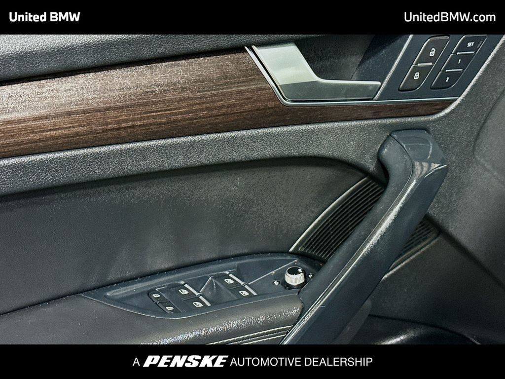 Thumbnail: 2021 Audi Q5 - 3