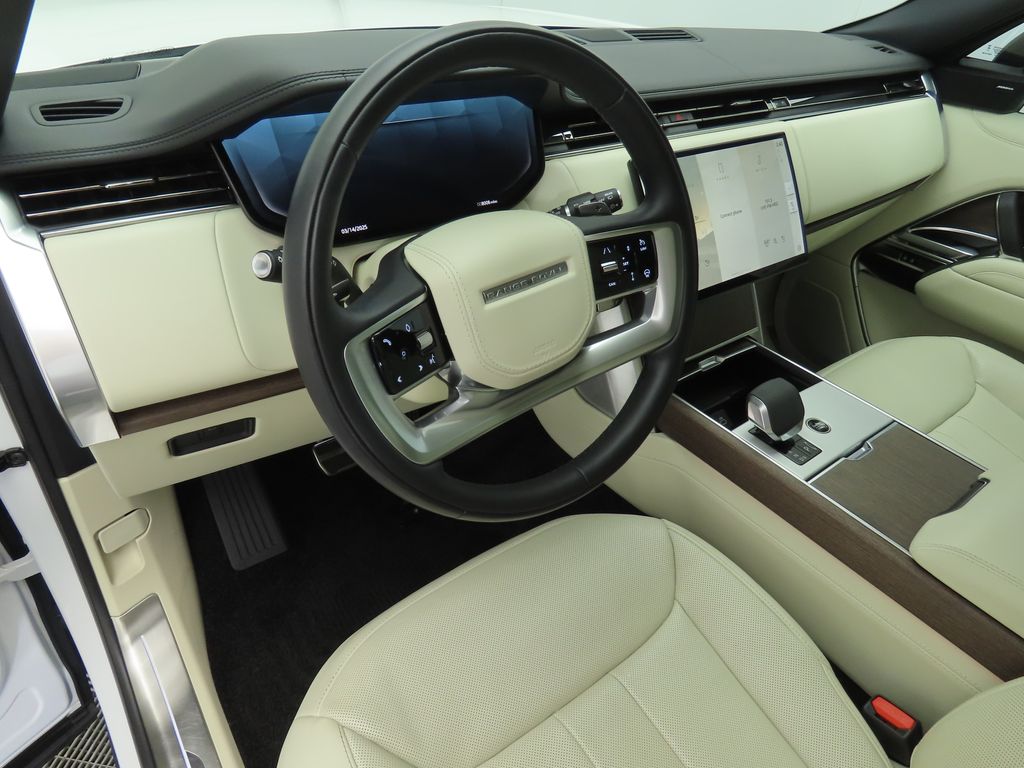 2024 Land Rover Range Rover SE 9