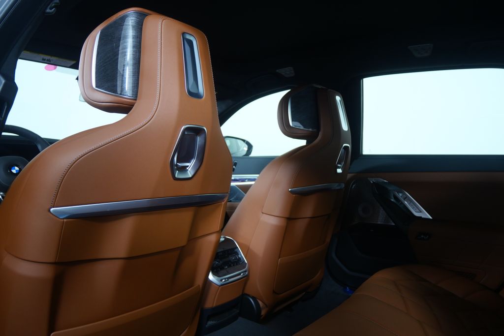 Thumbnail: 2026 BMW 7 Series - 16