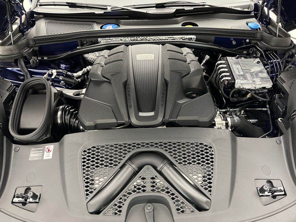 Thumbnail: 2025 Porsche Macan - 31