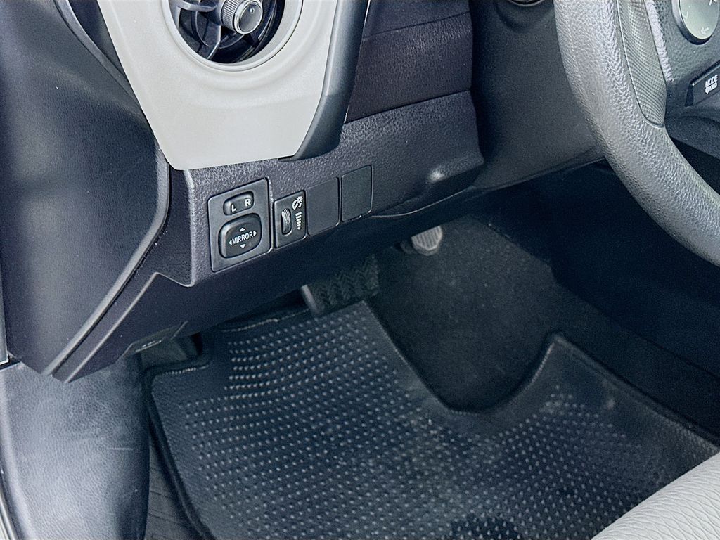 Thumbnail: 2017 Toyota Corolla - 10