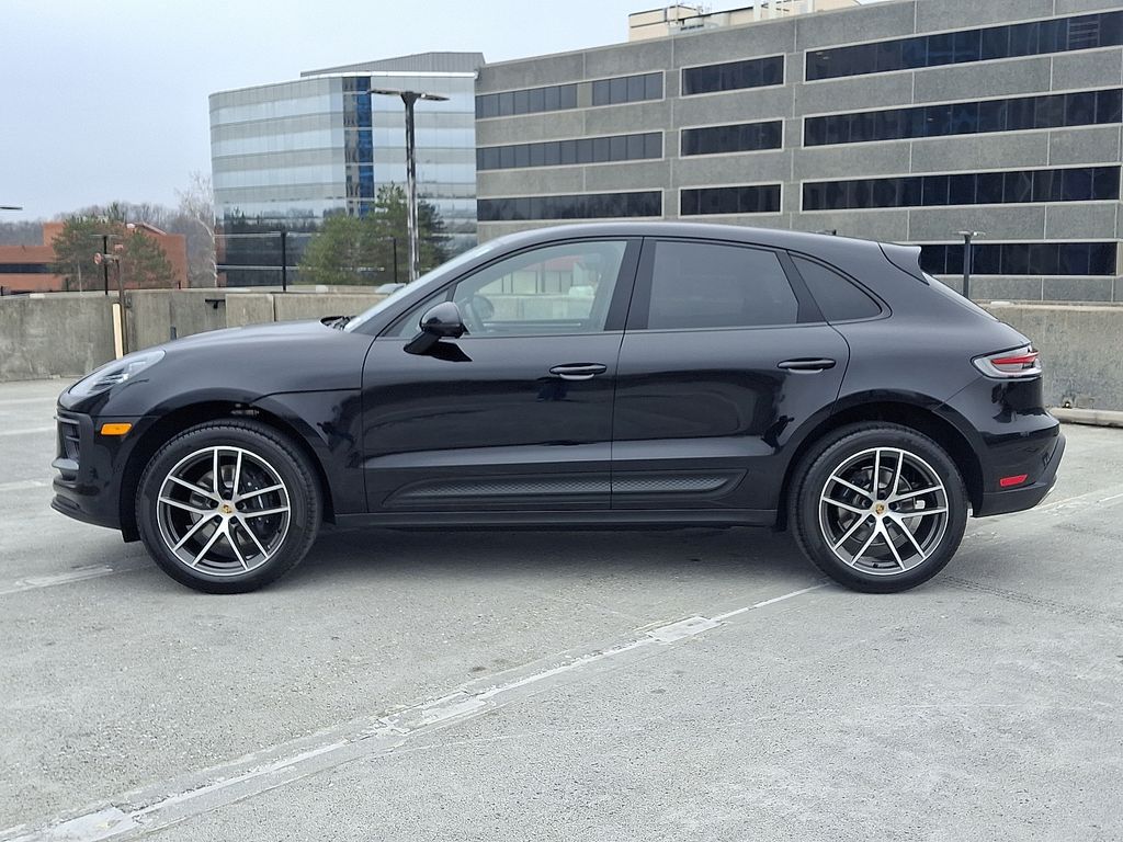 Thumbnail: 2026 Porsche Macan - 2