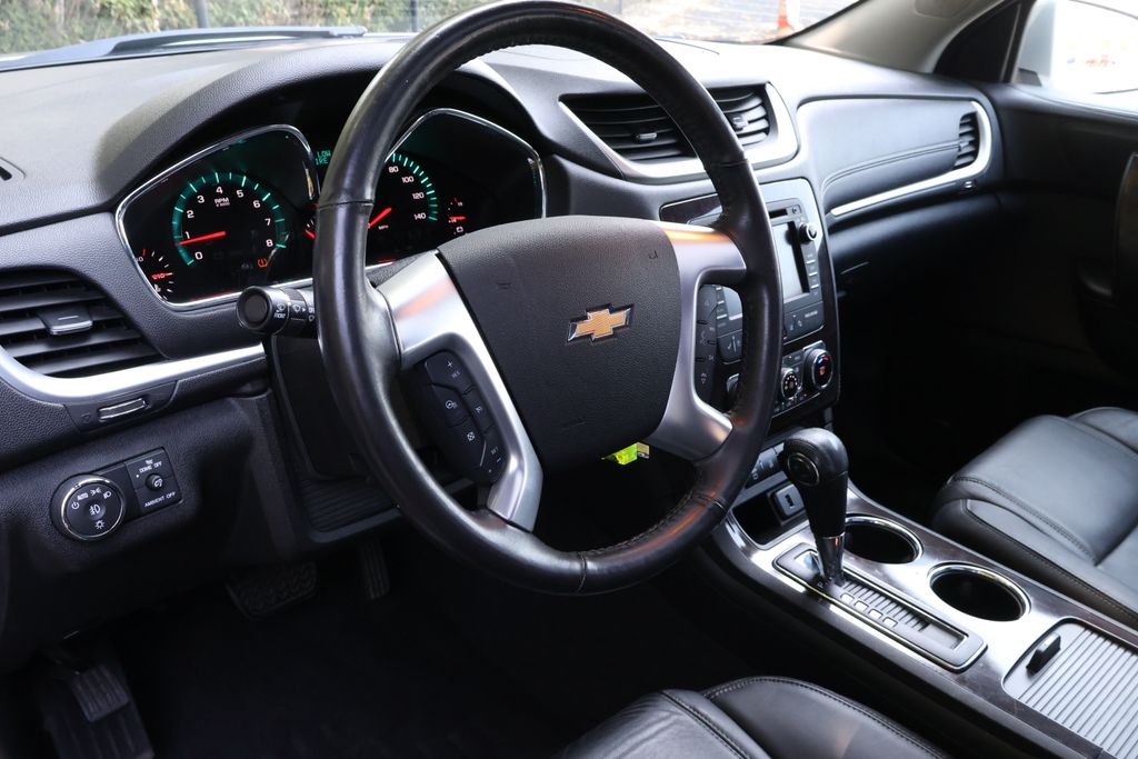Thumbnail: 2017 Chevrolet Traverse - 26