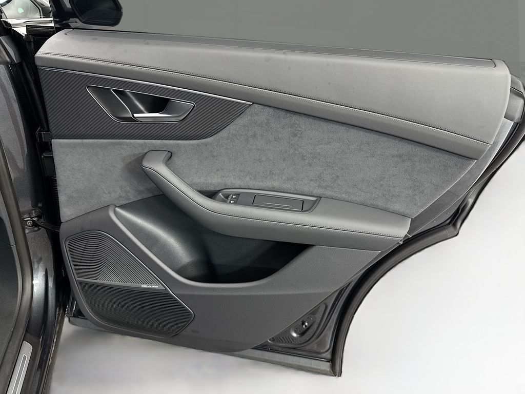 Thumbnail: 2025 Audi RS Q8 - 26