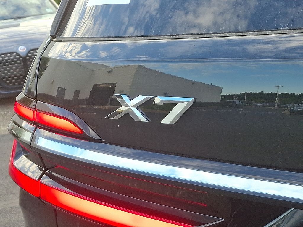 Thumbnail: 2026 BMW X7 - 11