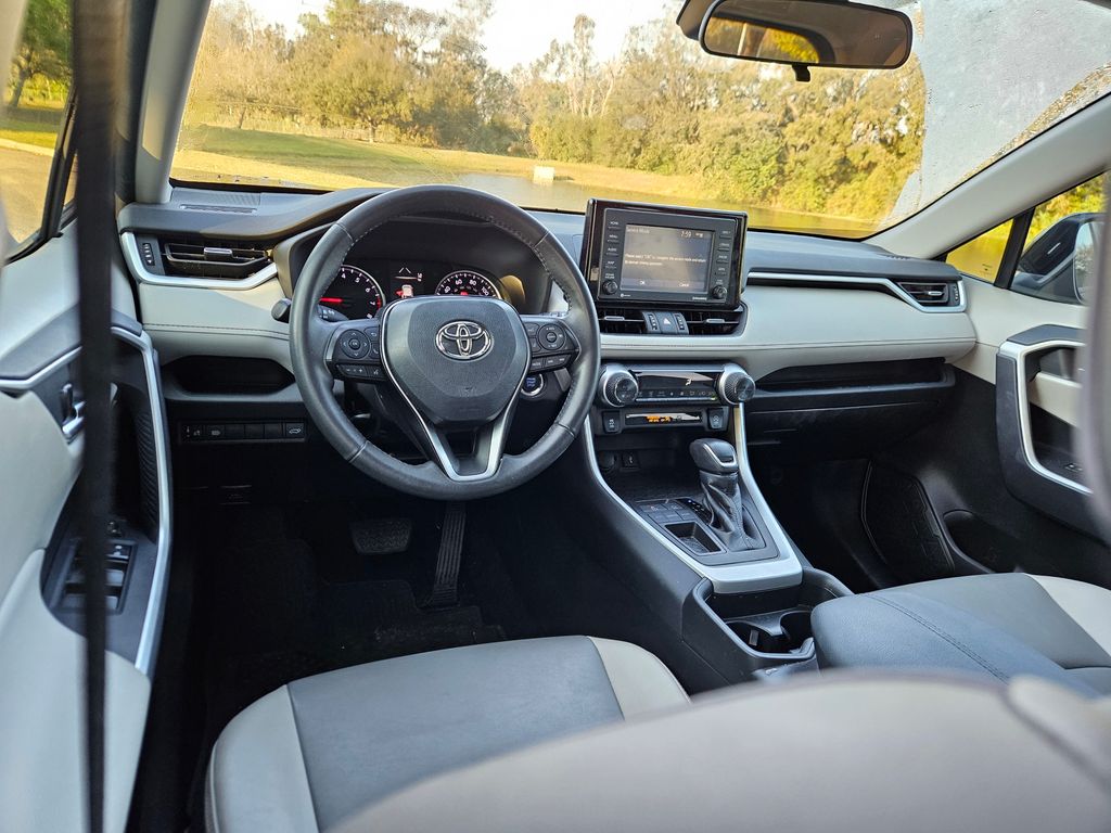 2021 Toyota RAV4 XLE Premium 12