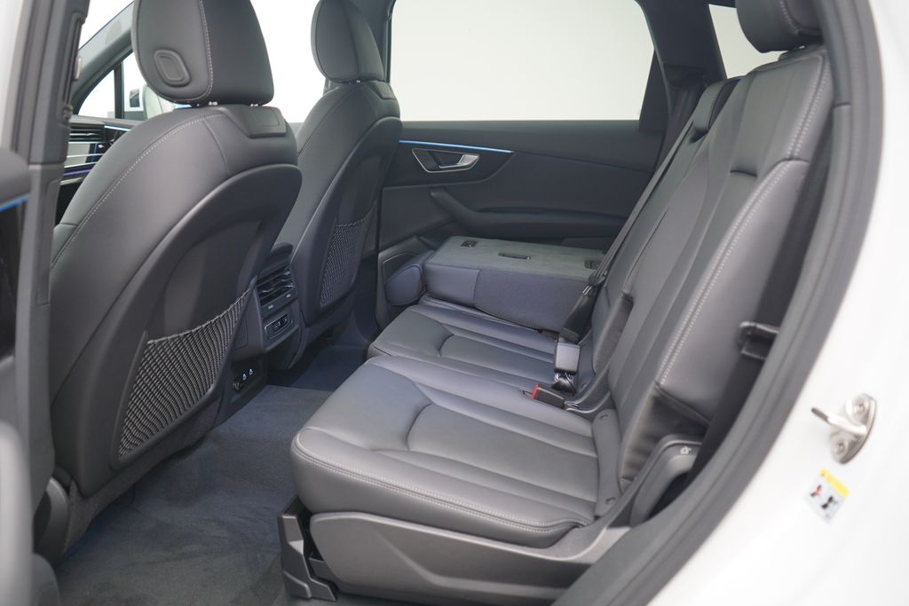 Thumbnail: 2026 Audi Q7 - 7