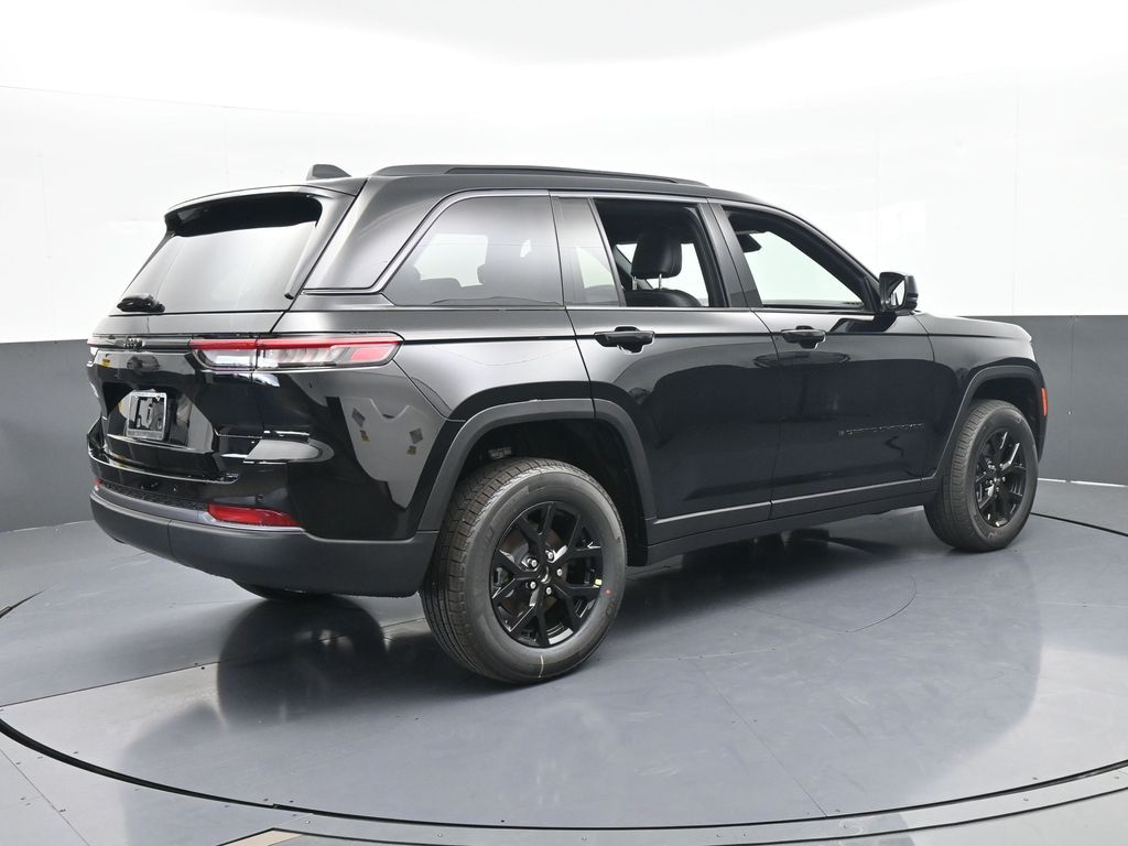 New 2026 Diamond Black Crystal Pearlcoat Jeep Laredo image 6