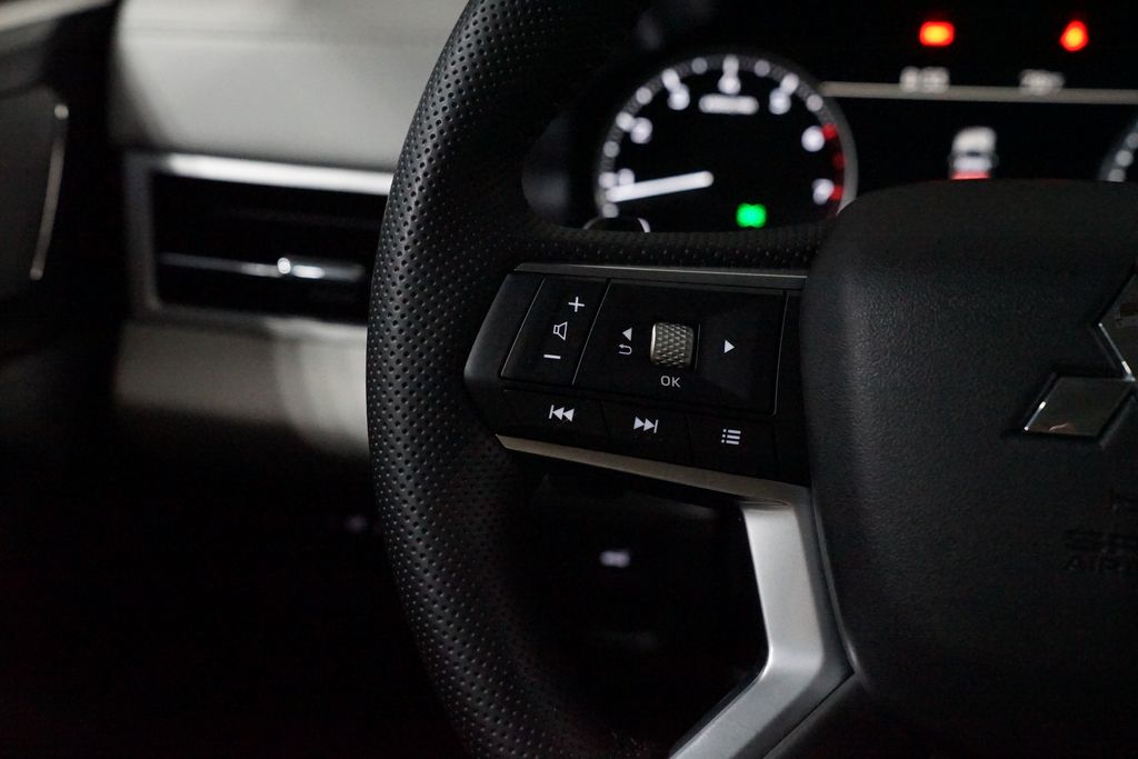 Thumbnail: 2025 Mitsubishi Outlander - 14