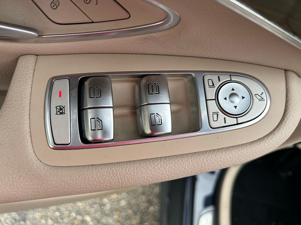 Thumbnail: 2019 Mercedes-Benz GLC - 16