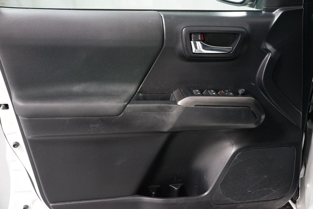 Thumbnail: 2021 Toyota Tacoma - 30