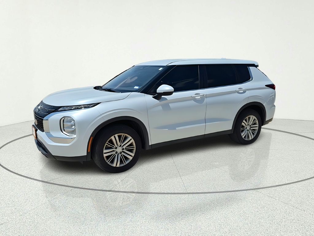 2023 Mitsubishi Outlander ES White at North Houston Mitsubishi