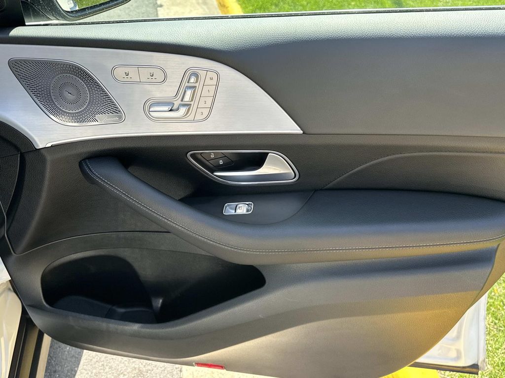 Thumbnail: 2025 Mercedes-Benz GLE - 19