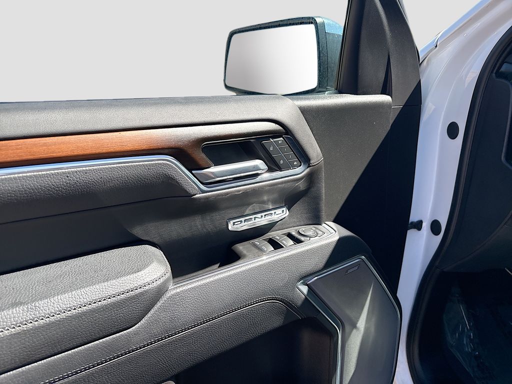 Used 2025 White GMC Denali image 18