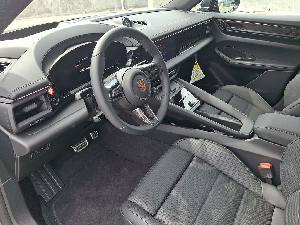 Thumbnail: 2026 Porsche Macan - 4