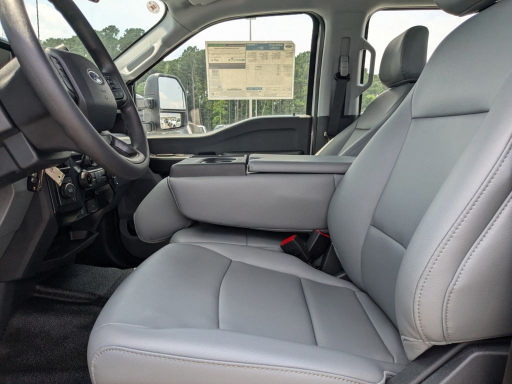 2025 Ford F-350 Super Duty XL