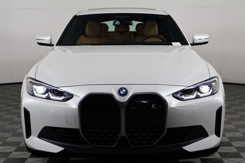 Thumbnail: 2023 BMW i4 - 2