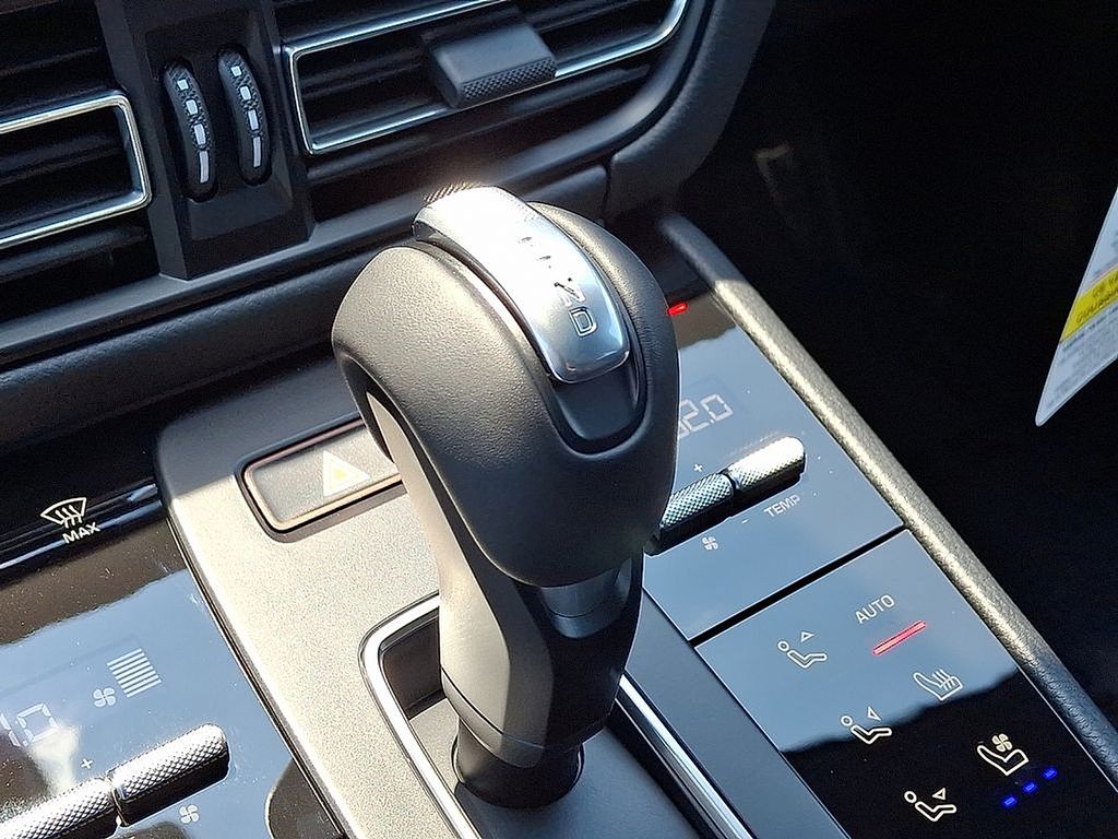 Thumbnail: 2025 Porsche Macan - 17