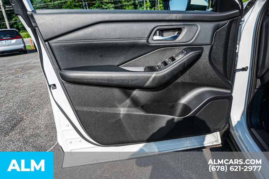 Used 2025 White Nissan SL image 47