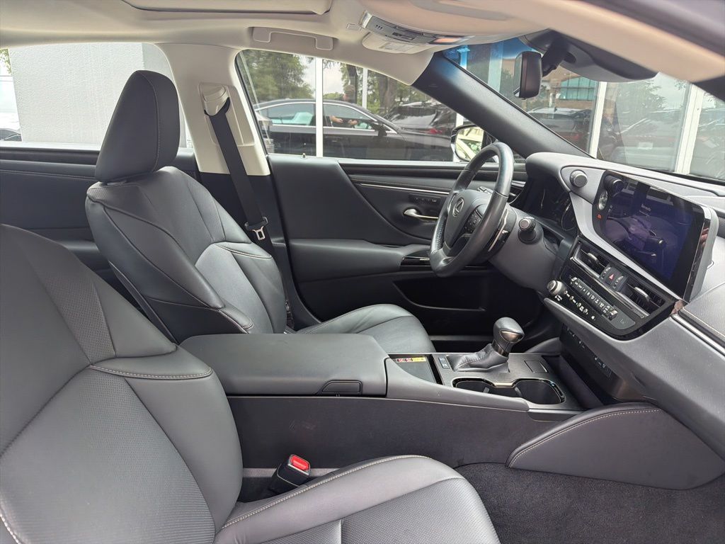 Thumbnail: 2024 Lexus ES - 4