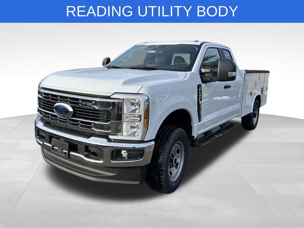 Oxford White 2026 Ford F-350 Super Duty Chassis Pickup Truck Four-Wheel Drive Automatic