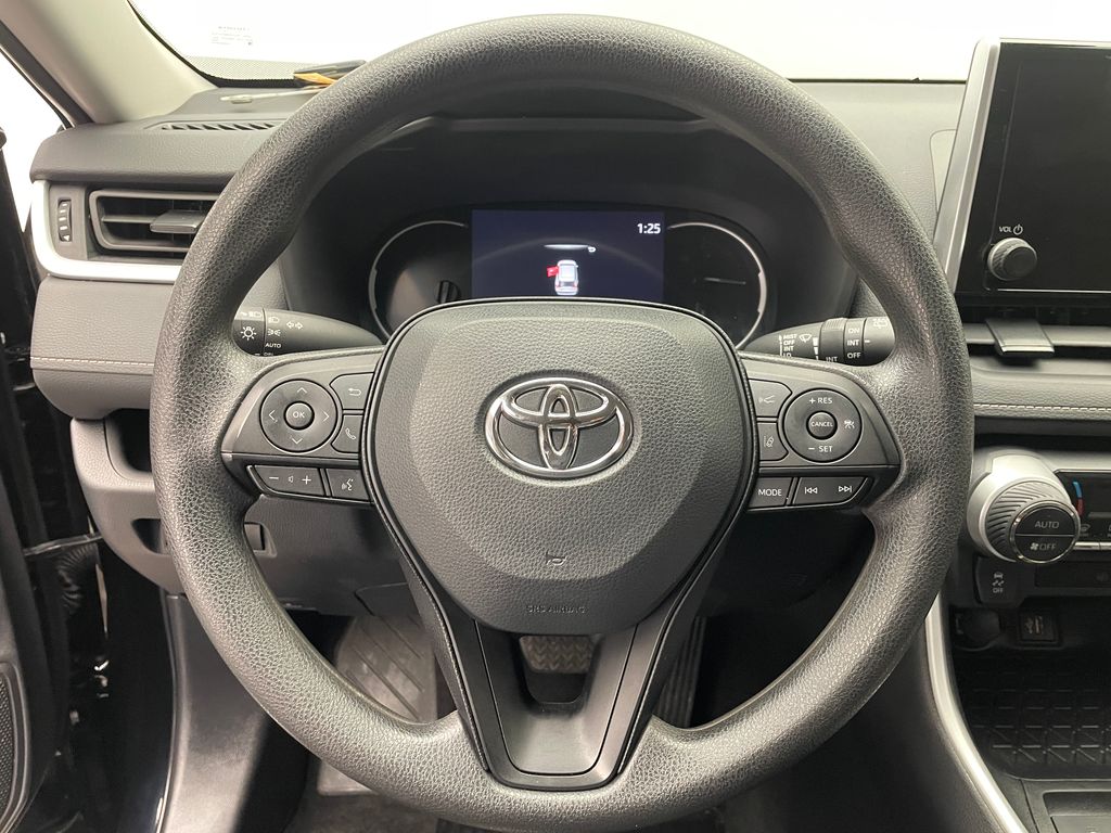 2024 Toyota RAV4 XLE 28