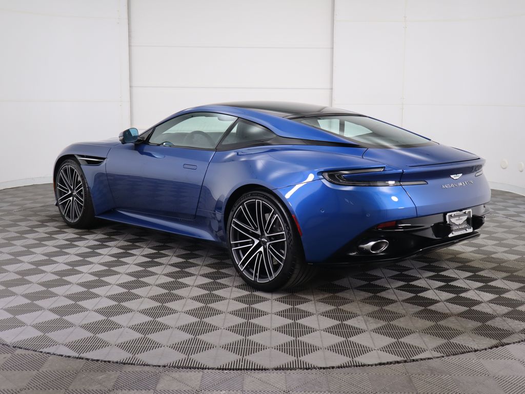 2025 Aston Martin DB12  7