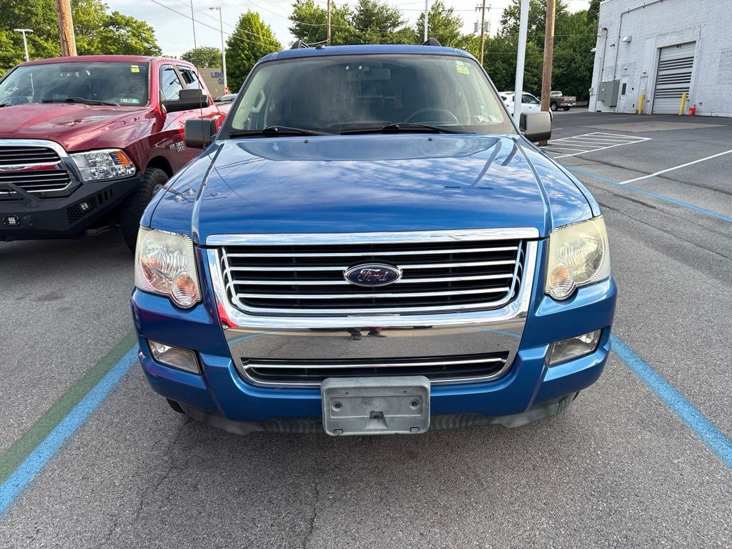 2010 Ford Explorer — photo 2