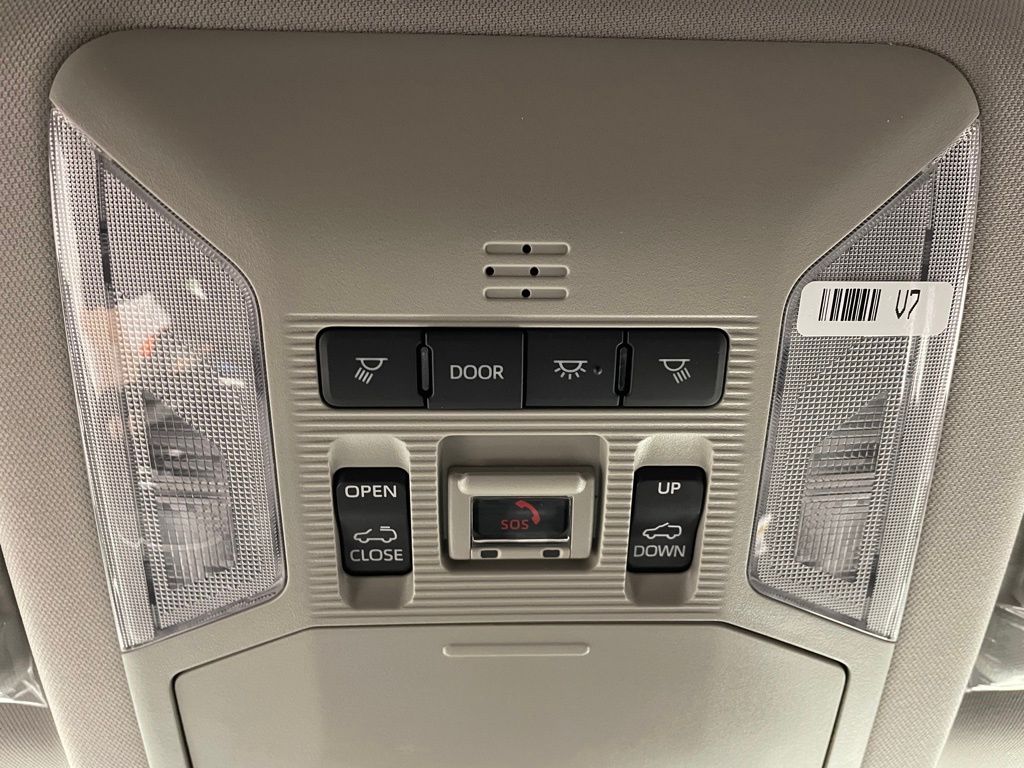 2025 Toyota RAV4 XLE 31