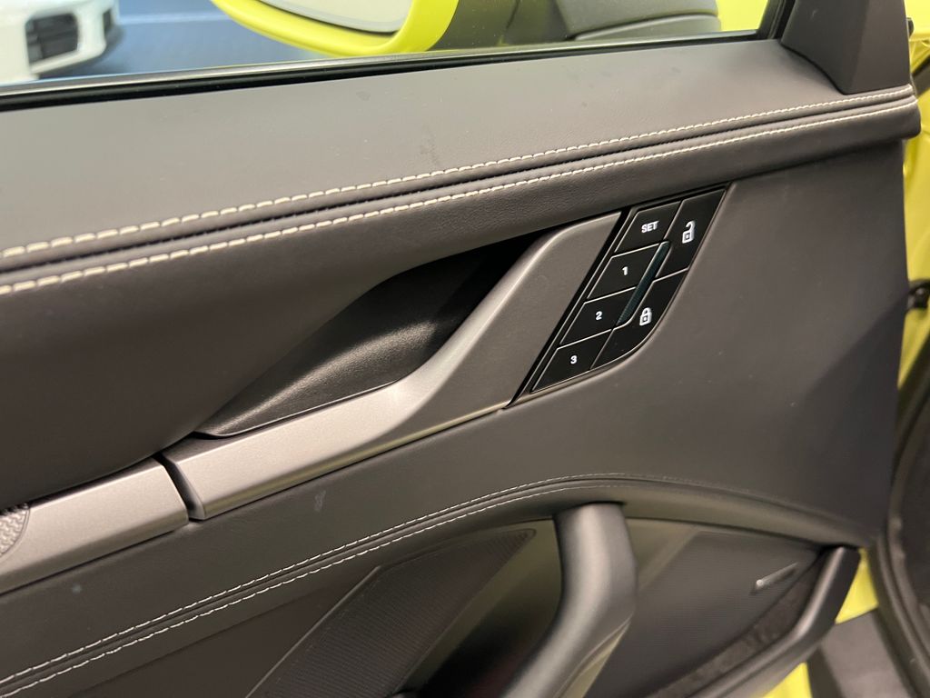 Thumbnail: 2026 Porsche 911 - 31