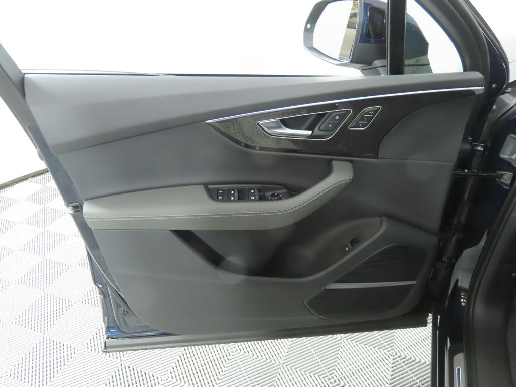 Thumbnail: 2026 Audi Q7 - 28