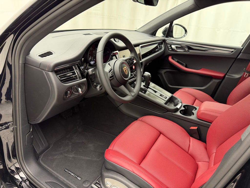 Thumbnail: 2025 Porsche Macan - 3