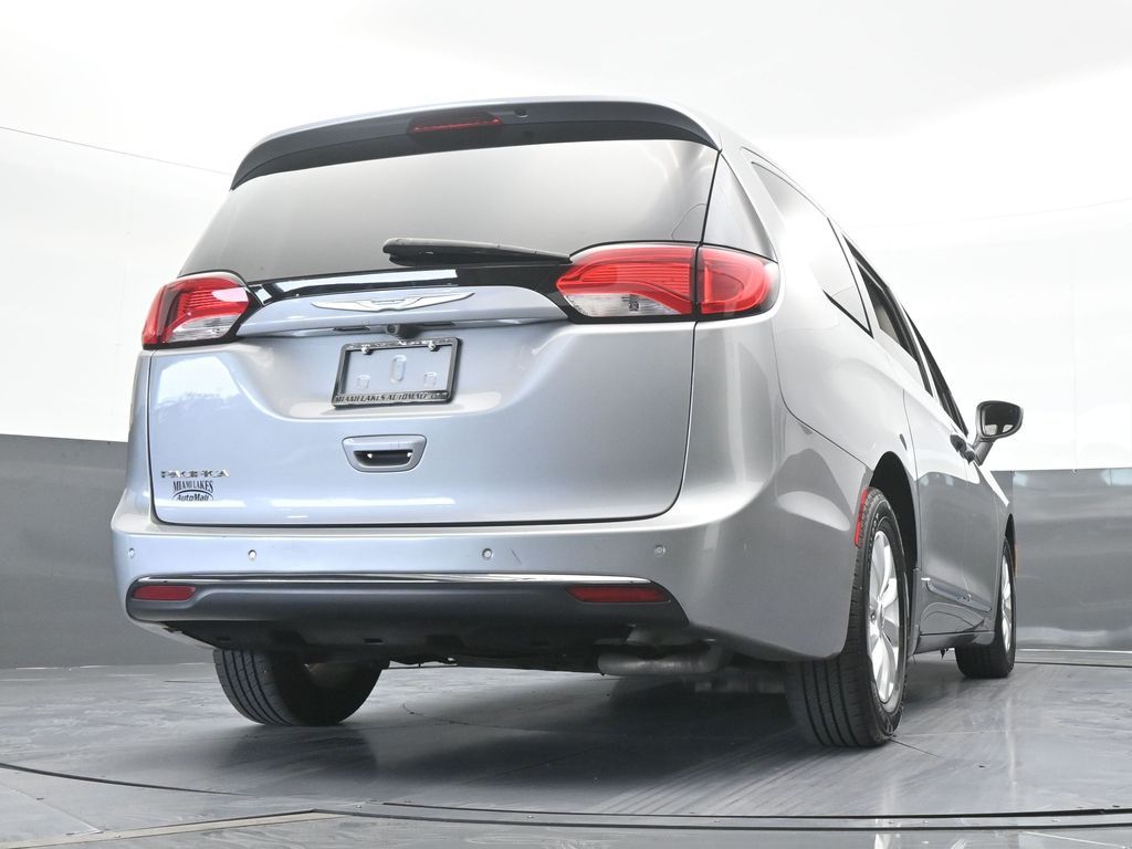 Used 2017 Billet Silver Metallic Clearcoat Chrysler Touring L image 59