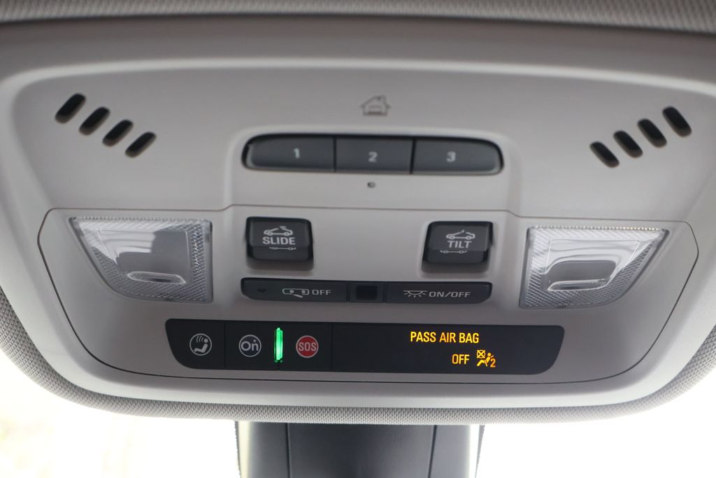 Thumbnail: 2020 Chevrolet Traverse - 28