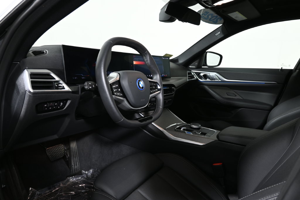 Thumbnail: 2025 BMW i4 - 15