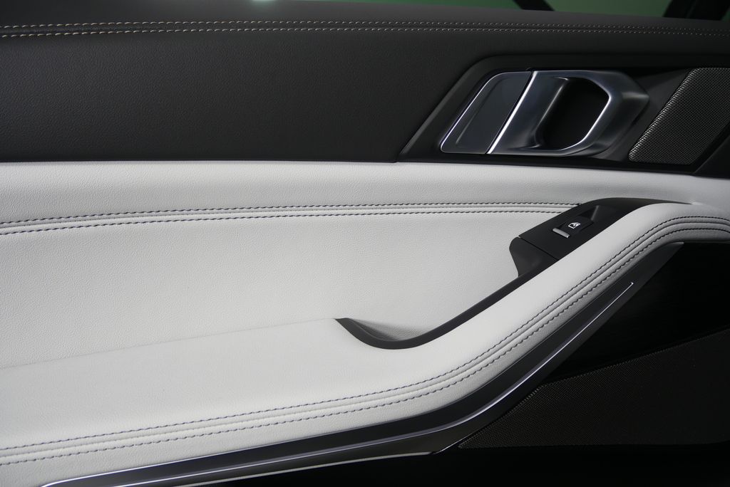 Thumbnail: 2026 BMW X5 - 13