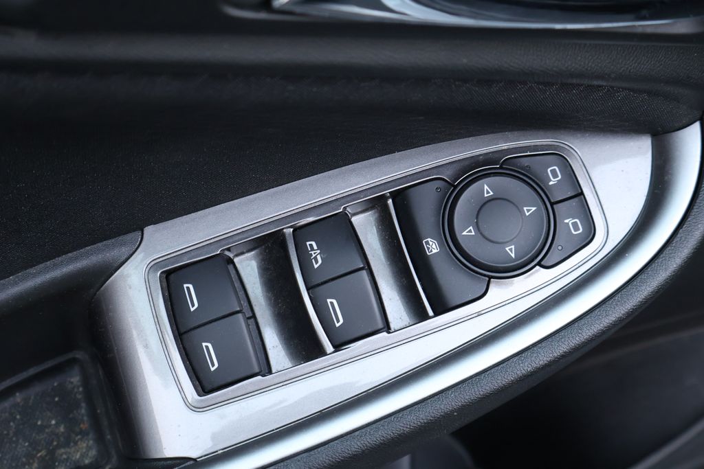 Thumbnail: 2023 Chevrolet Malibu - 15