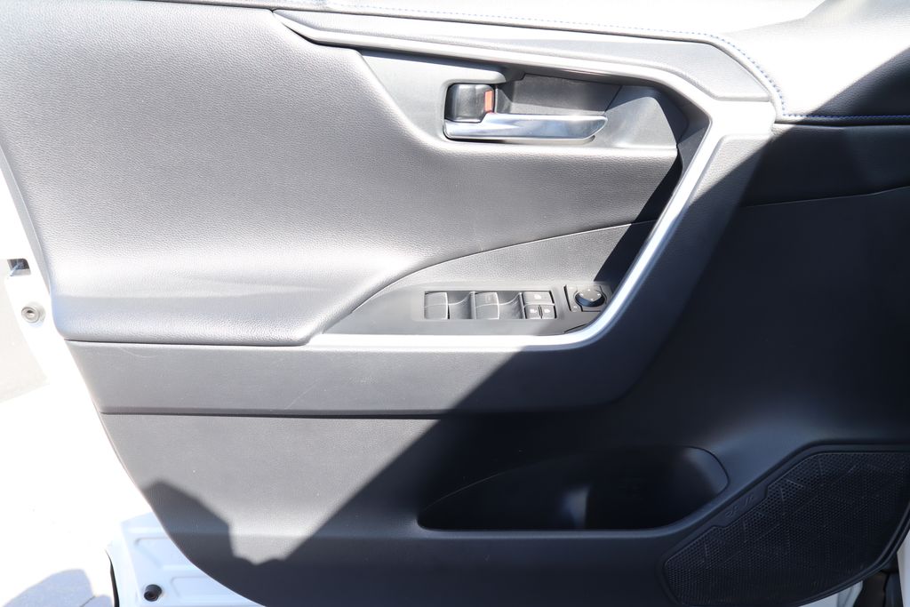 Thumbnail: 2020 Toyota RAV4 - 23