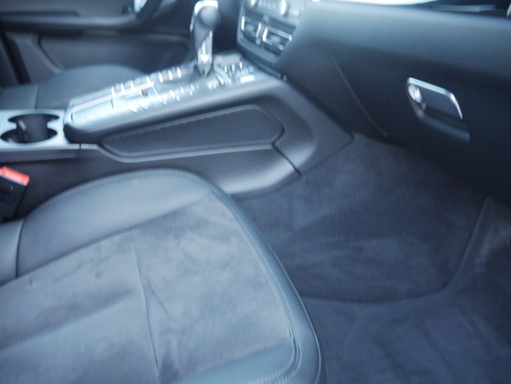 Thumbnail: 2020 Porsche Macan - 28