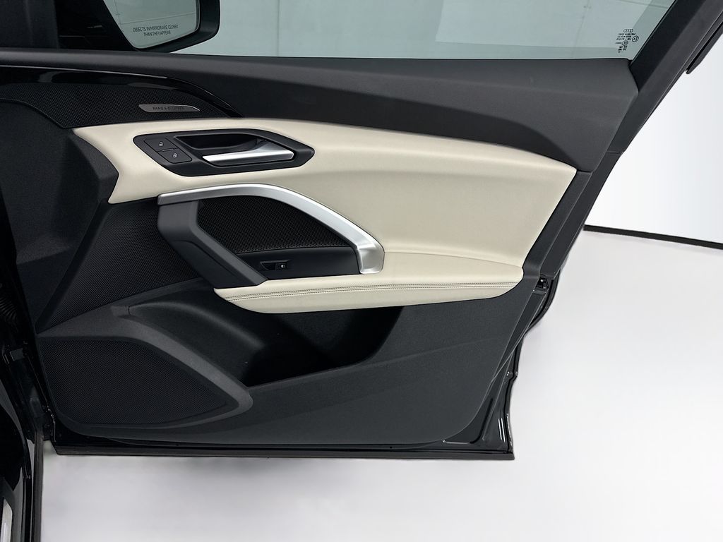 Thumbnail: 2025 Audi Q5 - 24