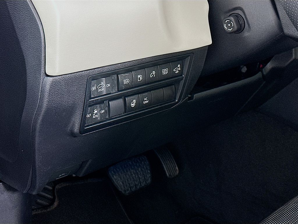 Thumbnail: 2023 Toyota Tundra - 10