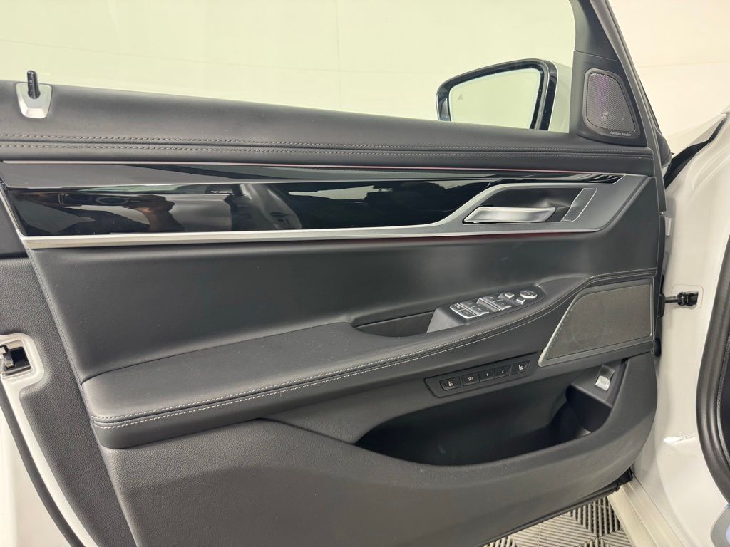 Thumbnail: 2022 BMW 7 Series - 13