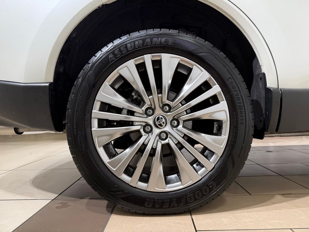 Thumbnail: 2021 Toyota Venza - 12
