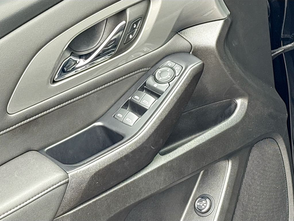 Thumbnail: 2022 Chevrolet Traverse - 22