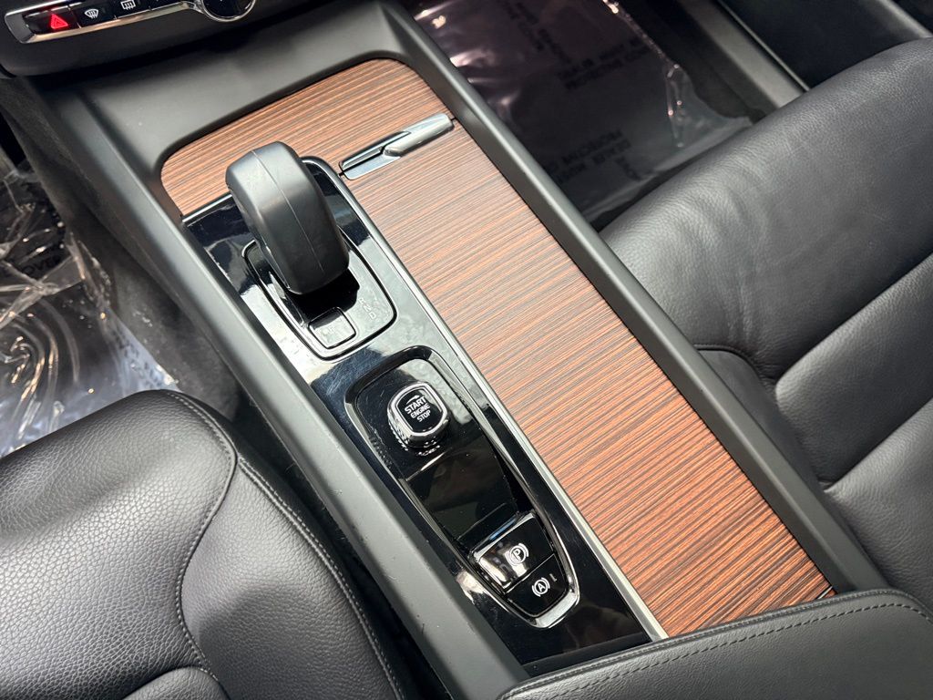 Thumbnail: 2023 Volvo XC60 - 18