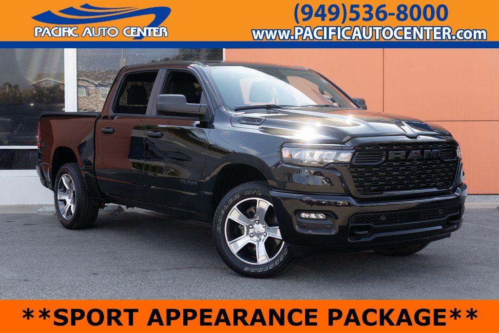 2025 RAM 1500 Tradesman Crew Cab 4WD