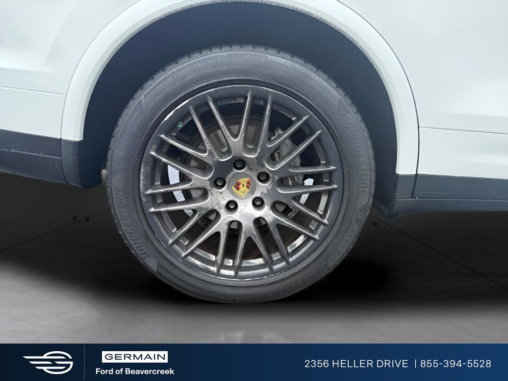Used 2017 White Porsche Base image 27