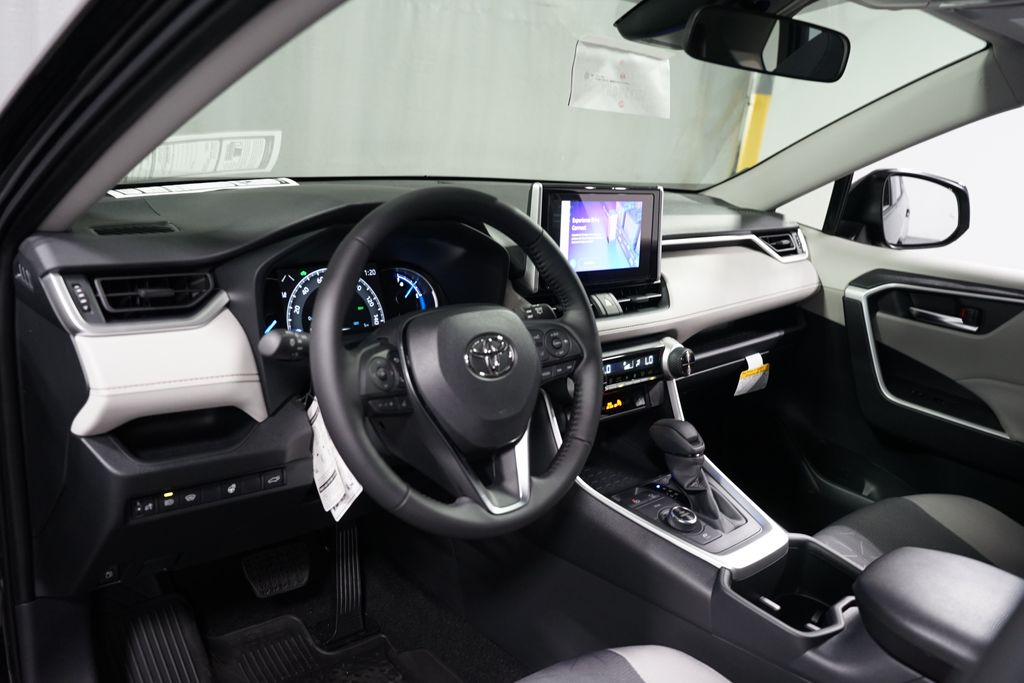 Thumbnail: 2025 Toyota RAV4 - 11